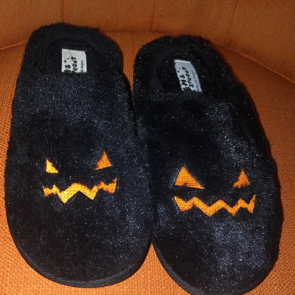 Halloween pumpkin slippers size 10